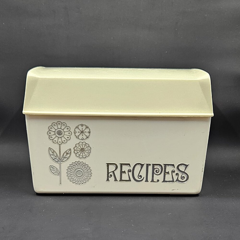 VTG 1970s Retro Flowers Beige Plastic Flip top Recipe Card Box ✨HP✨
